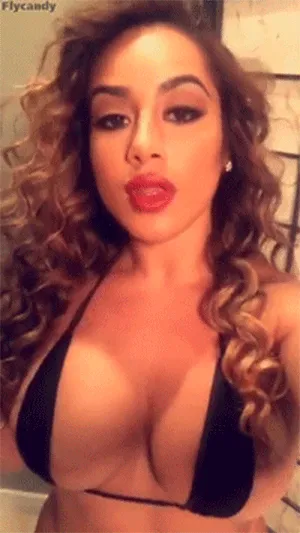 Babe showing off her big tits and sexy body